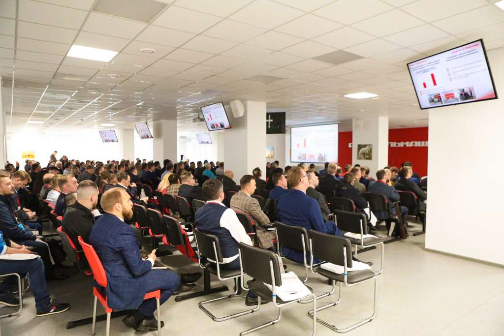 Пленарная сессия Ростсельмаш