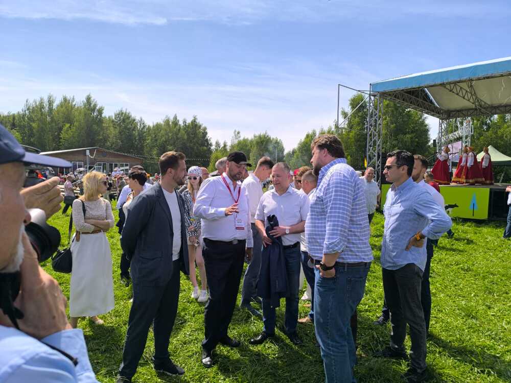 На стенде Ростсельмаш гостей встречал Алексей Швейцов, первый заместитель генерального директора 3