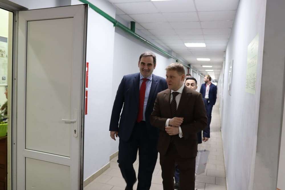 С рабочим визитом компанию посетил Юрий Кобзев