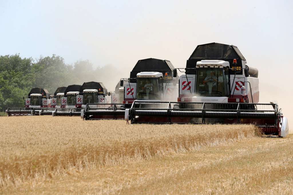 Ростсельмаш и Росагролизинг намерены до конца года дополнительно поставить в российские регионы до 1000 единиц техники
